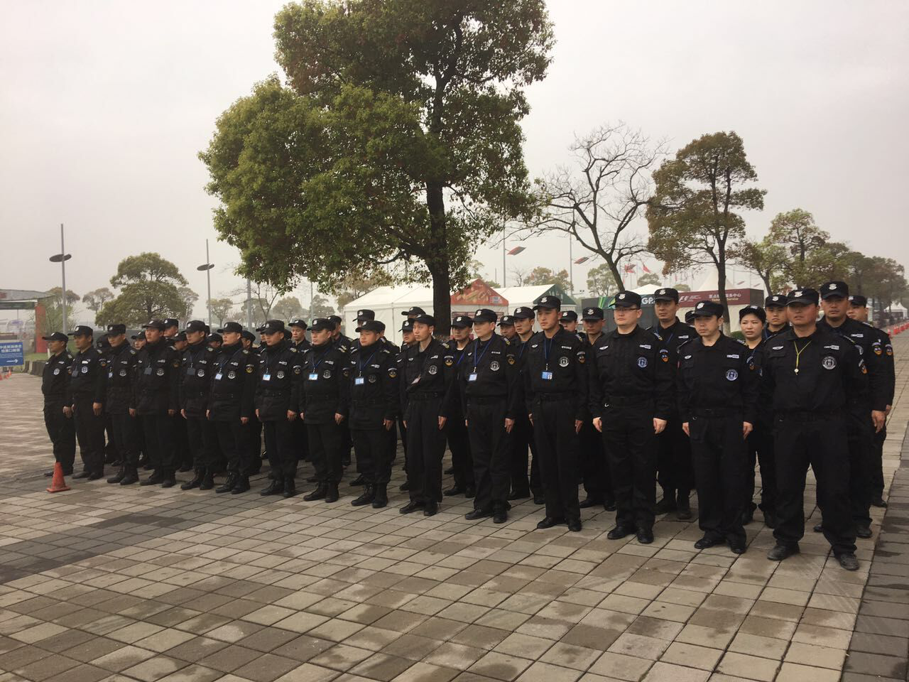 节日我在岗全程有“警”!临高公安圆满完成2025年第二届“光脚杯”国际排球邀请赛安保工作(图1)